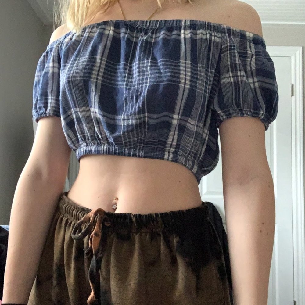 Off the Shoulder Cropped Shirt